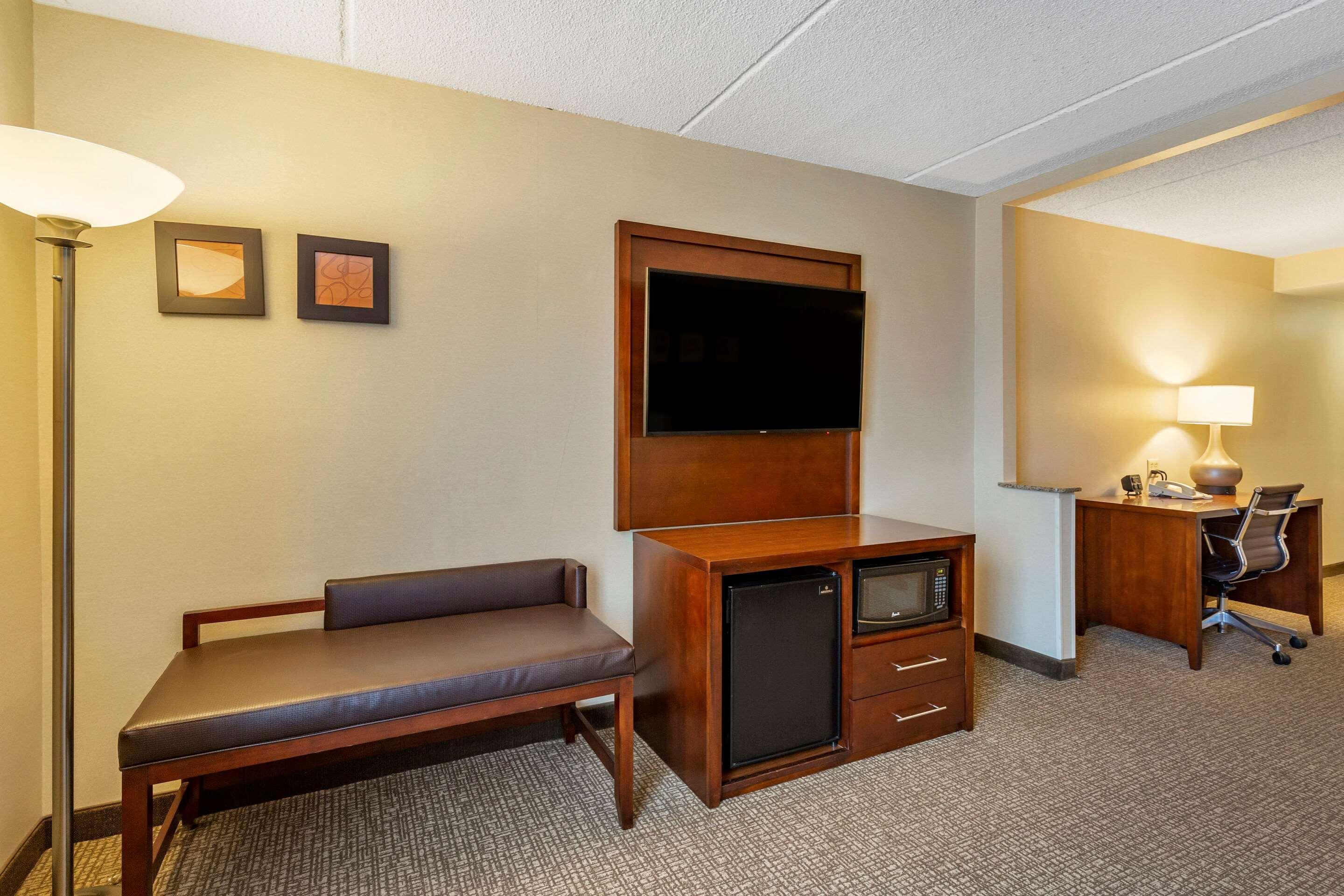 Comfort Suites Manassas Battlefield Park Bagian luar foto