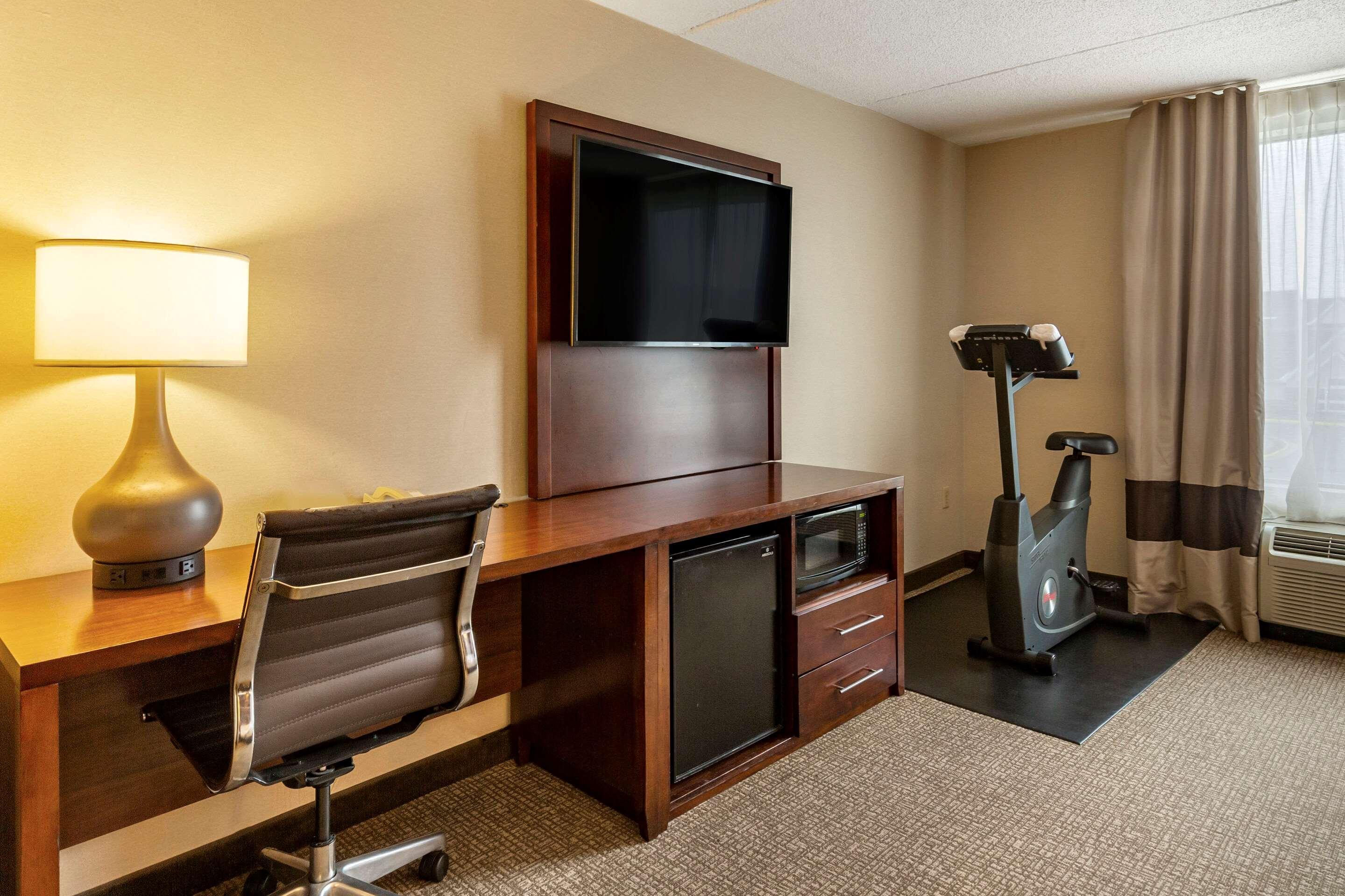 Comfort Suites Manassas Battlefield Park Bagian luar foto
